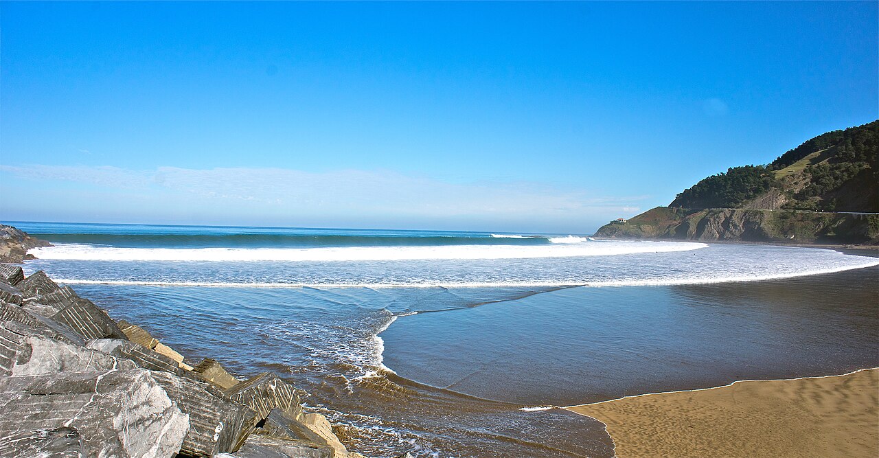 Playa de Deba (sin personas)