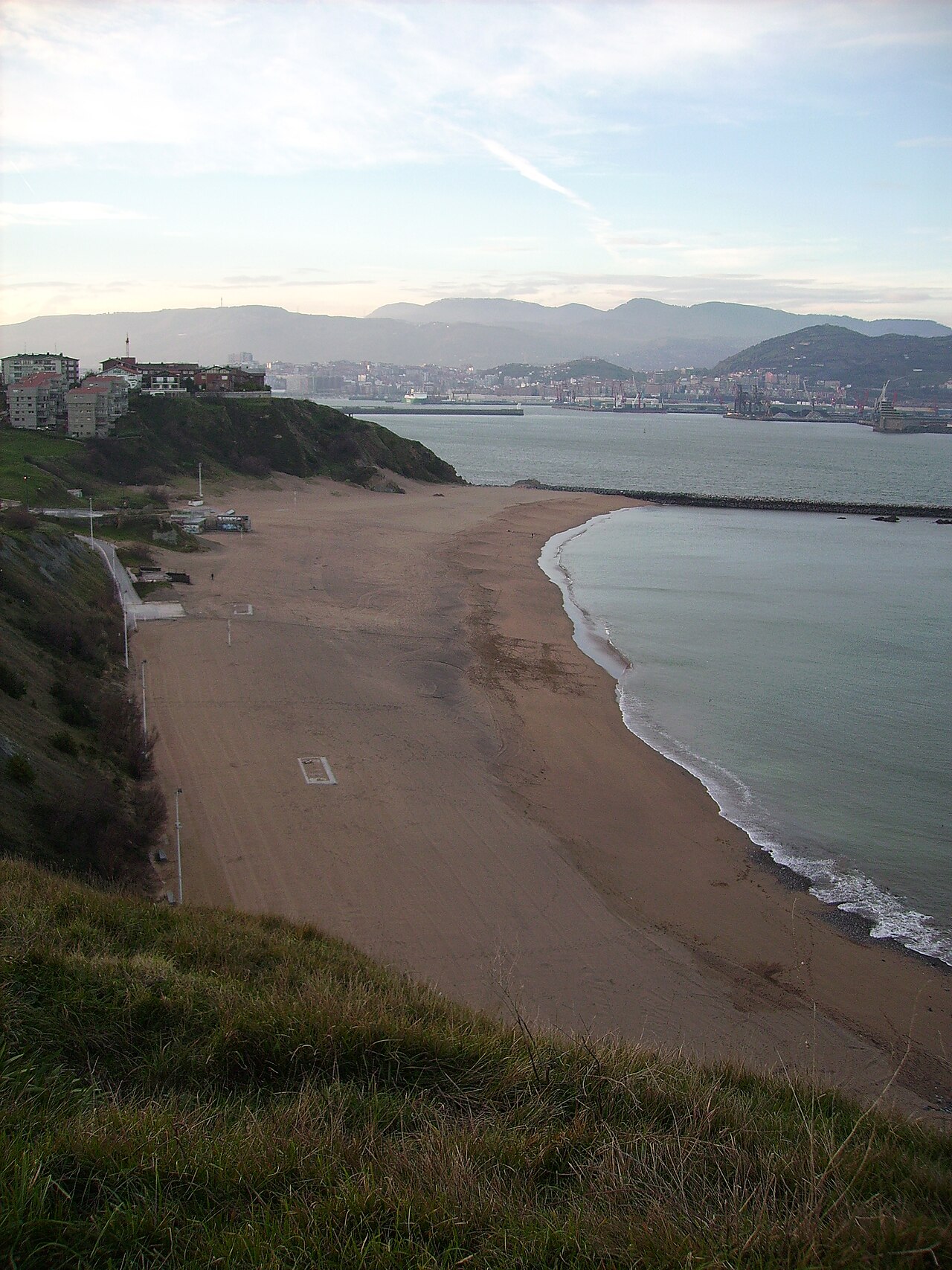 Playa de Arrigunaga (sin personas)