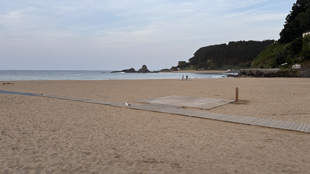 Playa de Arrigorri (sin personas)