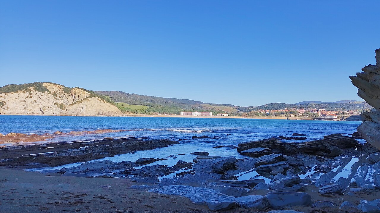 Playa Muriola (sin personas)